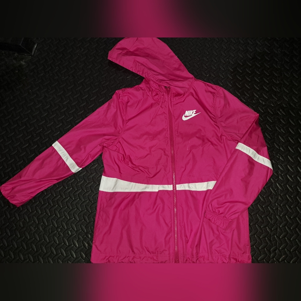 Womens Nike Light Weight Running / Athletic / Rain  Breathable Jacket